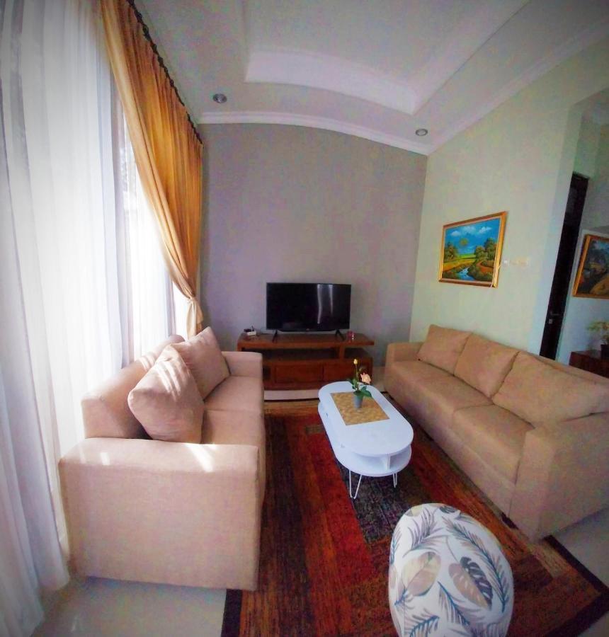 Gated 3Br Residence - 10 Mins From Malioboro Yogyakarta Exterior photo